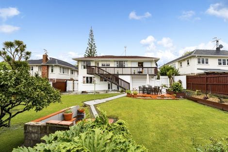 Photo of property in 8 Fowey Avenue, Te Atatu South, Auckland, 0610