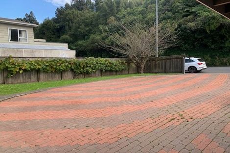 Photo of property in 66 Newlands Road, Newlands, Wellington, 6037