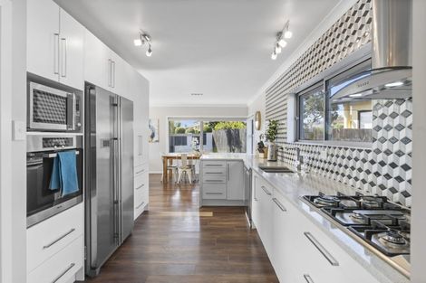 Photo of property in 24 Gulf Crest, Bucklands Beach, Auckland, 2012