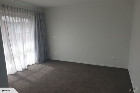 Photo of property in 30 Kaurinui Crescent, One Tree Point, 0118