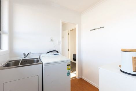 Photo of property in 3 Karaka Street, Inglewood, 4330