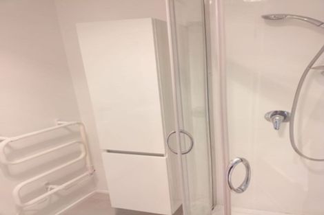 Photo of property in 74 Lynn Road, Bayview, Auckland, 0629