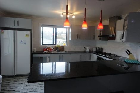 Photo of property in 18 Jamaica Place, Blockhouse Bay, Auckland, 0600