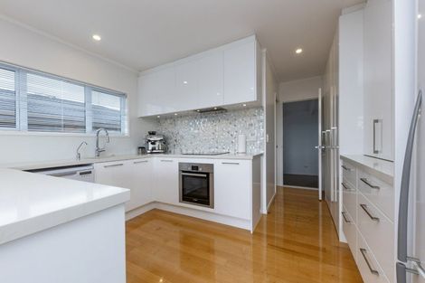Photo of property in 8 Downsview Road, Pakuranga Heights, Auckland, 2010