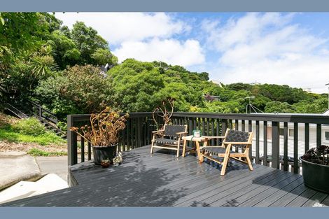 Photo of property in 2/39 Onslow Road, Khandallah, Wellington, 6035