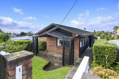 Photo of property in 1/9 Coronation Road, Hillcrest, Auckland, 0627