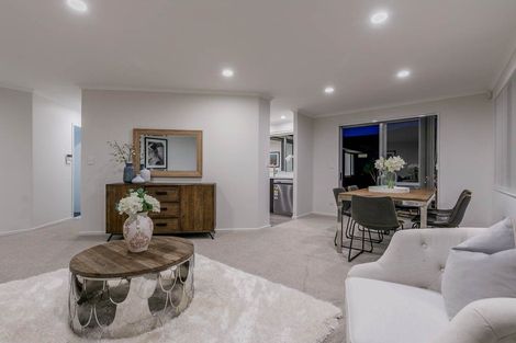 Photo of property in 36 Nimstedt Avenue, Oteha, Auckland, 0632