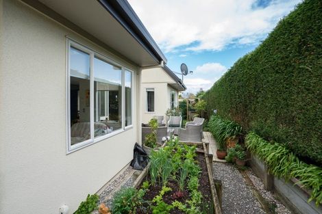 Photo of property in 2/12 Gradwell Place, Two Mile Bay, Taupo, 3330
