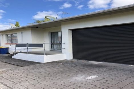 Photo of property in 2/23 Tane Street, New Lynn, Auckland, 0600