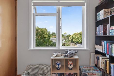 Photo of property in 4 Renfrew Place, Highbury, Palmerston North, 4412