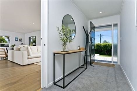 Photo of property in 1/2 Spencer Terrace, Hauraki, Auckland, 0622