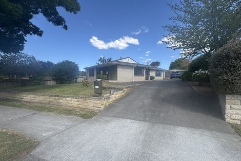 Photo of property in 14 Kaweka Place, Havelock North, 4130