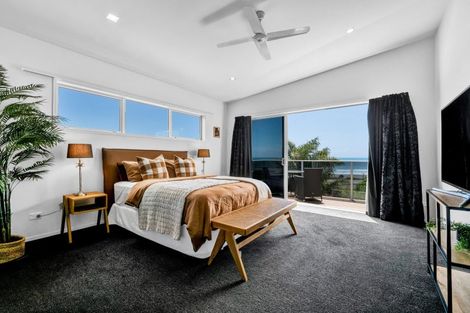 Photo of property in 14 Shearer Drive, Oakura, 4314