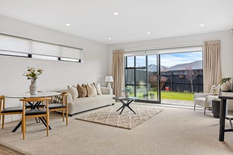 Photo of property in 2 Lussa Close, Broomfield, Christchurch, 8042