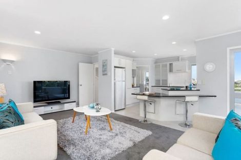 Photo of property in 2/70 Churchill Road, Murrays Bay, Auckland, 0630