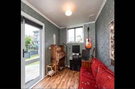 Photo of property in 7 Peace Avenue, Moturoa, New Plymouth, 4310