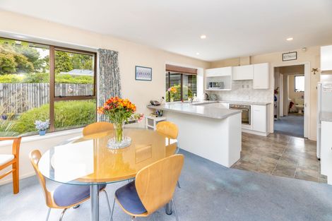 Photo of property in 2/215 Memorial Avenue, Burnside, Christchurch, 8053