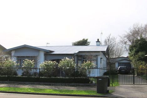 Photo of property in 10 Nikau Street, Takaro, Palmerston North, 4410