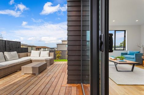 Photo of property in 5 Makumaku Place, Long Bay, Auckland, 0630