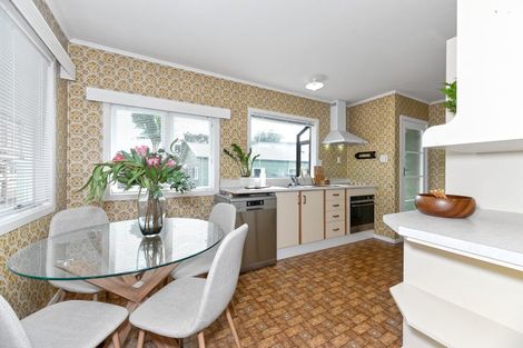 Photo of property in 23 Hereford Street, Te Atatu Peninsula, Auckland, 0610