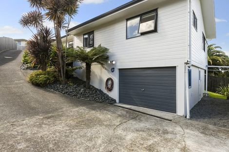Photo of property in 17 Longview Rise, Massey, Auckland, 0614
