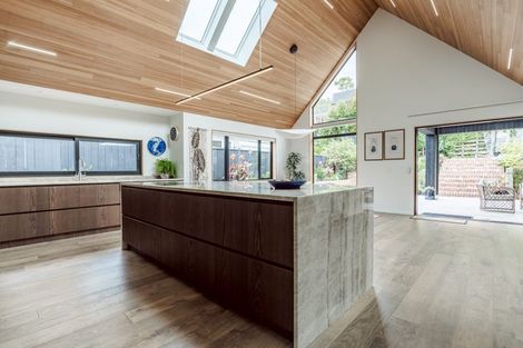 Photo of property in 20 Gilbert Street, New Plymouth, 4310