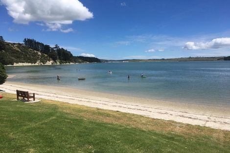 Photo of property in 36 Oxford Street, Whakapirau, 0583