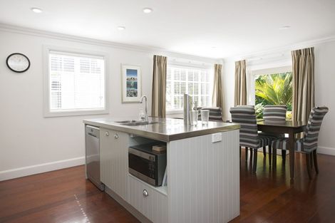 Photo of property in 16 Chapel Street, Russell, 0202