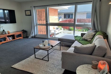 Photo of property in 2/43 Prestons Road, Redwood, Christchurch, 8051