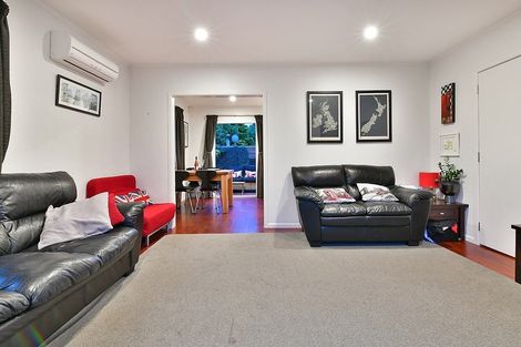 Photo of property in 1/5 September Place, Forrest Hill, Auckland, 0620