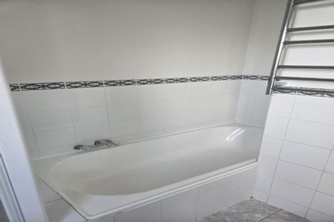 Photo of property in 1/95 Bond Crescent, Forrest Hill, Auckland, 0620