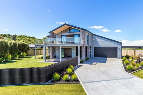 Photo of property in 4 Grand Vista Lane, Kinloch, Taupo, 3377