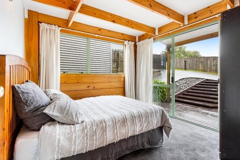 Photo of property in 9a Madigan Place, Glendene, Auckland, 0602