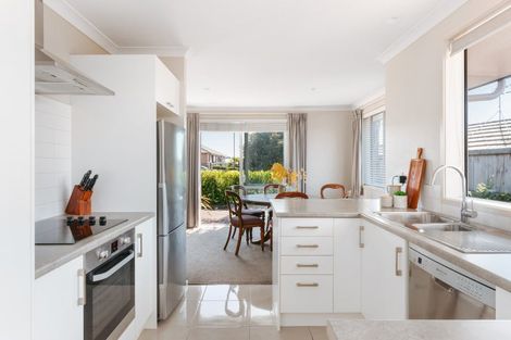 Photo of property in 12 Fairfax Crescent, Pyes Pa, Tauranga, 3112