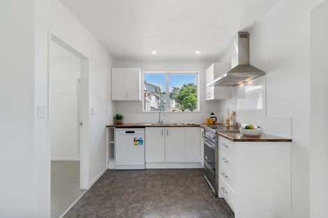 Photo of property in 4 Maraval Crescent, Grenada Village, Wellington, 6037