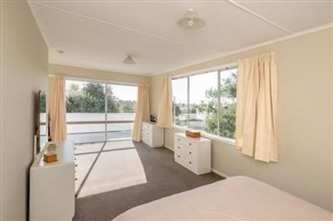 Photo of property in 6 Kaitawa Street, Waikanae Beach, Waikanae, 5036