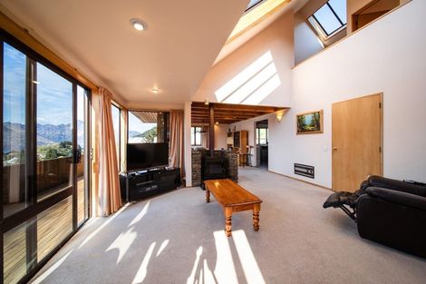 Photo of property in 128 Wynyard Crescent, Fernhill, Queenstown, 9300