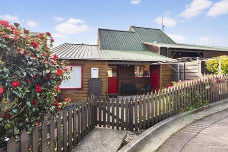 Photo of property in The Triangle, 4/33 Halswater Drive, Churton Park, Wellington, 6037