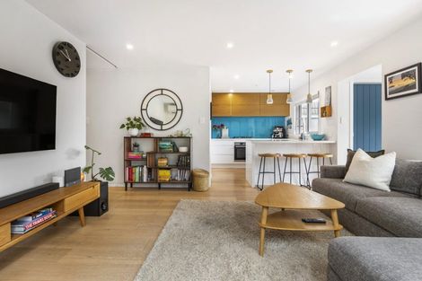 Photo of property in 4/22 North Avenue, Narrow Neck, Auckland, 0624