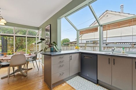 Photo of property in 24 Maxwell Avenue, Durie Hill, Whanganui, 4500