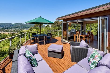 Photo of property in 60 Pomare Road, Tirohanga, Lower Hutt, 5010