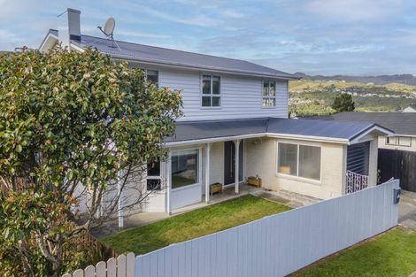 Photo of property in 43 Fyvie Avenue, Tawa, Wellington, 5028