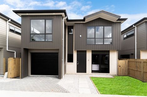 Photo of property in 1/4 Godley Road, Green Bay, Auckland, 0604