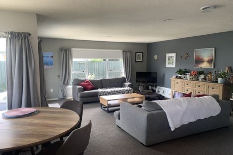 Photo of property in 11 Honeysuckle Place, Northcote, Christchurch, 8052