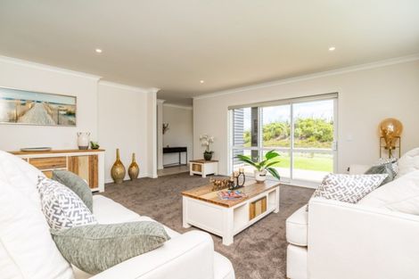 Photo of property in 43 Stace Hopper Drive, One Tree Point, 0118