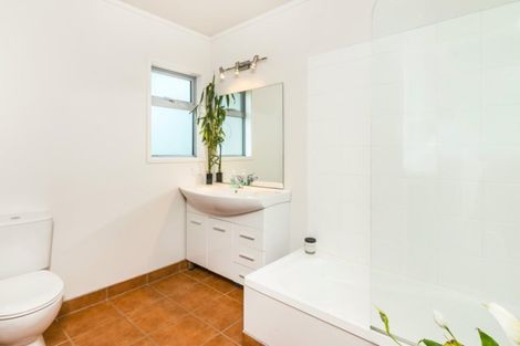 Photo of property in 28 Montgomery Crescent, Kinloch, Taupo, 3377