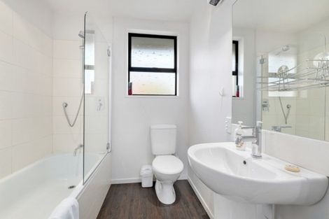 Photo of property in 13 Oregon Drive, Kelvin Heights, Queenstown, 9300