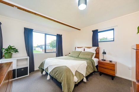 Photo of property in 32 Suzanne Grove, Kelvin Grove, Palmerston North, 4414