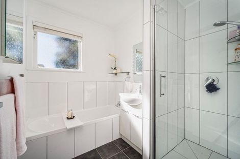 Photo of property in 2/77 Alexander Street, Cockle Bay, Auckland, 2014