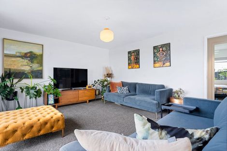 Photo of property in 1/33 Hyde Road, Rothesay Bay, Auckland, 0630